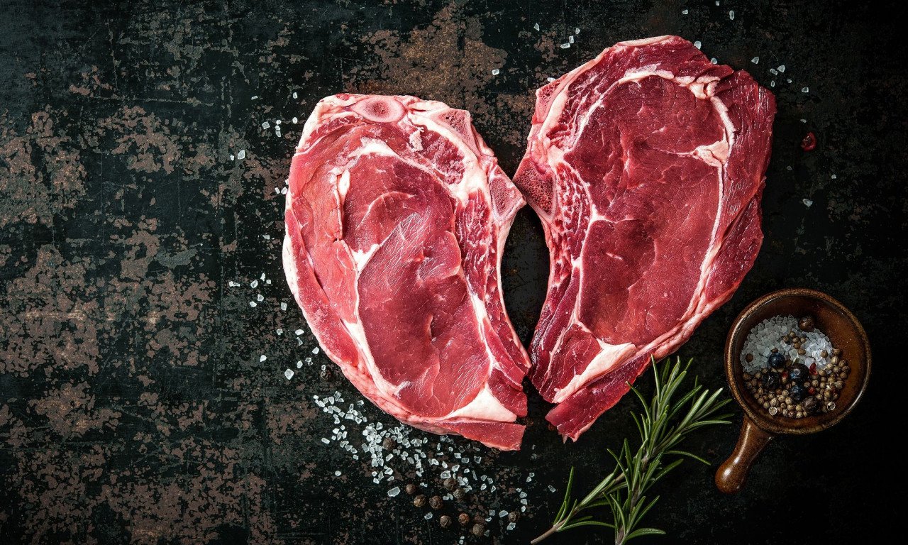 You are currently viewing Κόκκινο κρέας: Γιατί βλάπτει την καρδιά – Πόσο μπορείτε να τρώτε