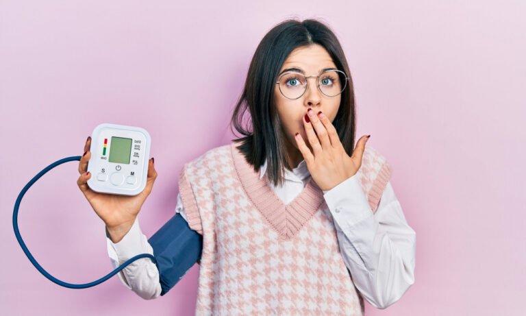 Read more about the article Φυσιολογική πίεση αίματος για τις γυναίκες ανάλογα με την ηλικία (πίνακας)