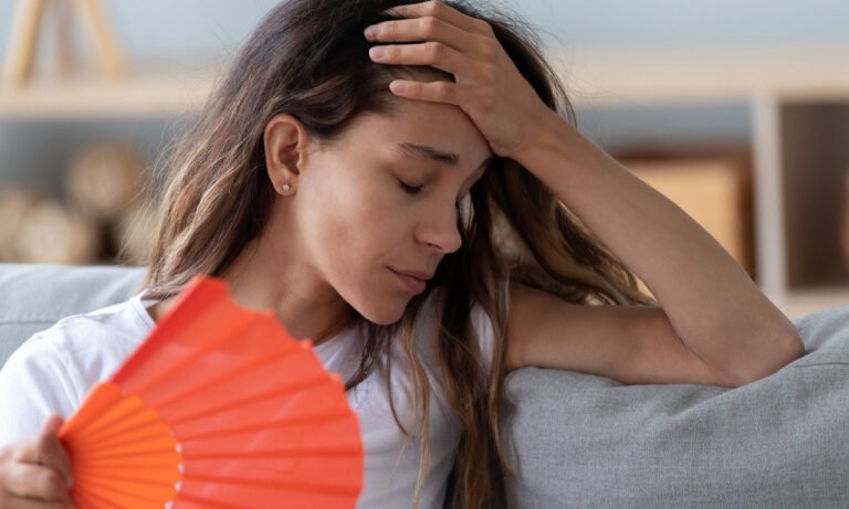 Read more about the article Καύσωνας: Πονοκέφαλος, δύσπνοια, ναυτία – Τα συμπτώματα που δείχνουν θερμοπληξία