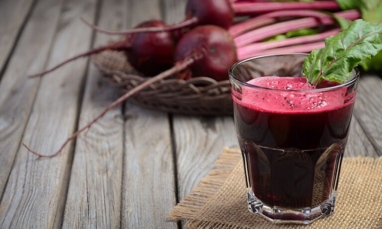 Read more about the article Χυμός παντζαριού: Γιατί μειώνει την αρτηριακή πίεση