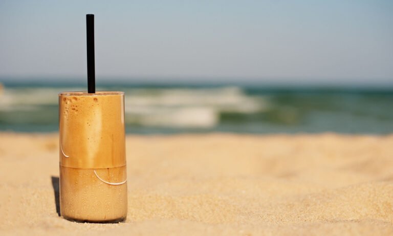 Read more about the article Καύσωνας: Γιατί πρέπει να αποφεύγετε τον καφέ στις πολύ υψηλές θερμοκρασίες