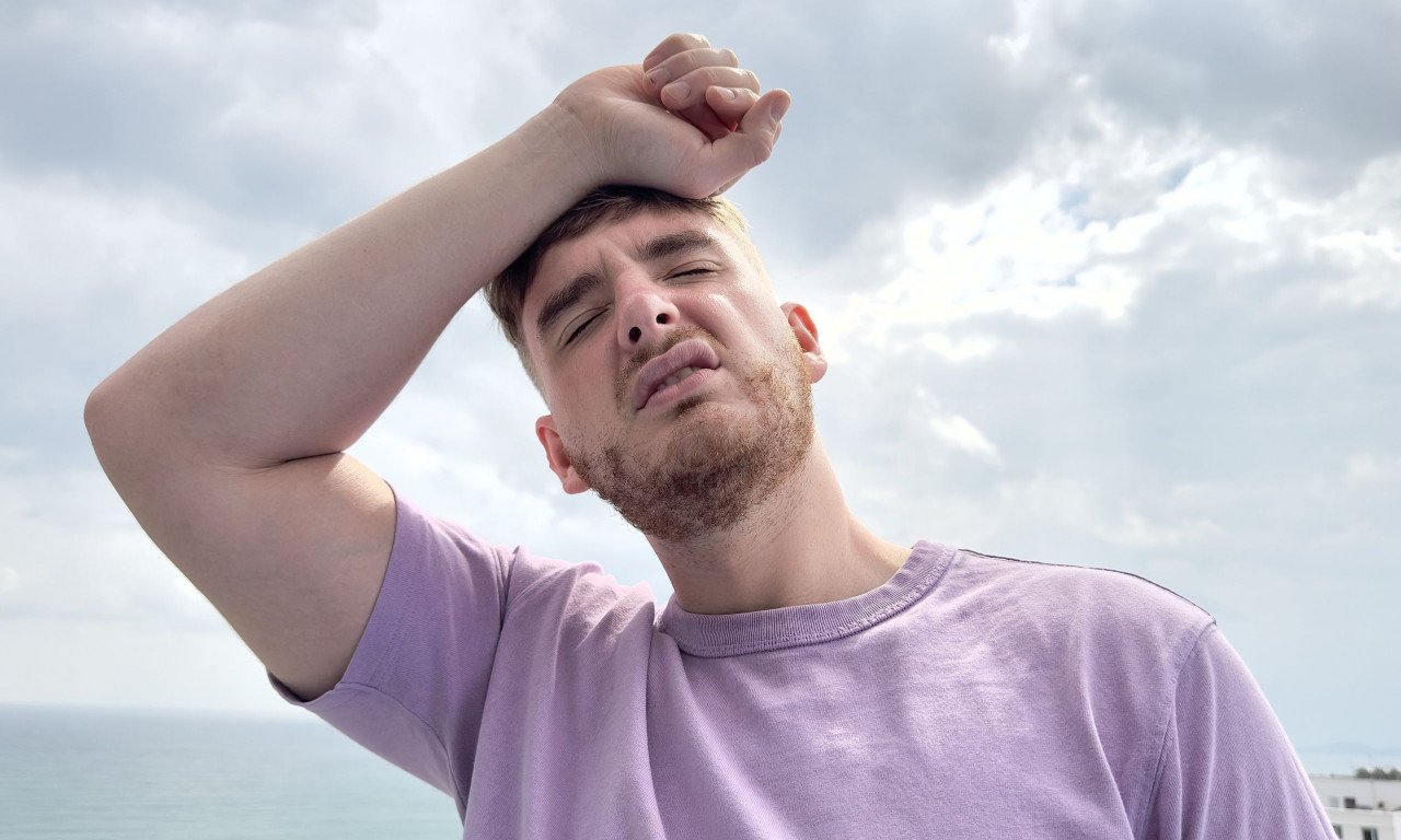 You are currently viewing Ανιδρωσία: Με ποια αυτοάνοσα σχετίζεται – Οι επιπτώσεις της θερμοπληξίας