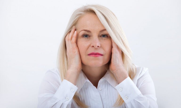 Read more about the article Τα συμπτώματα που σηματοδοτούν τη μετάβαση στην εμμηνόπαυση