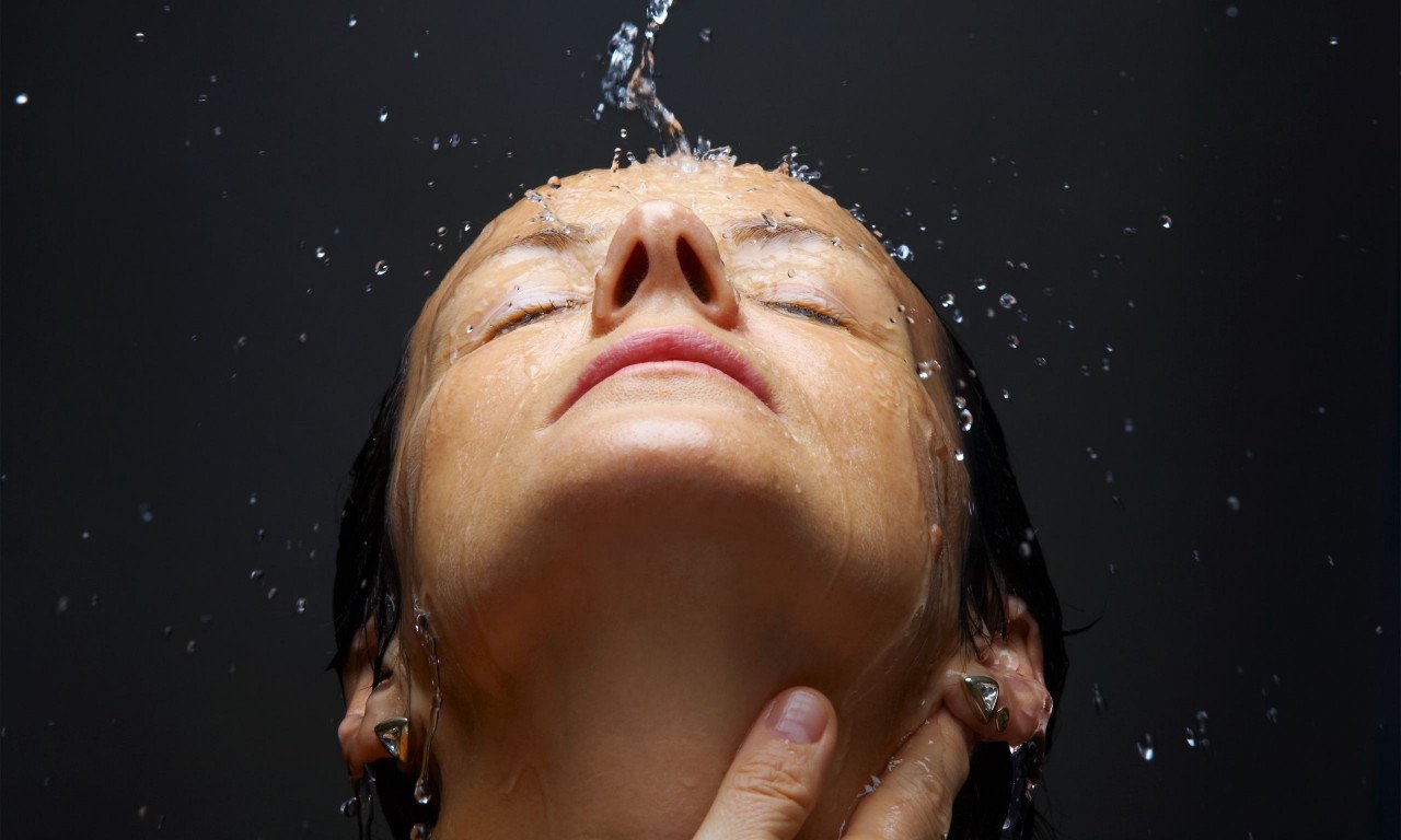 You are currently viewing Δυσκολεύεστε να κοιμηθείτε; Αυτή είναι η καλύτερη ώρα να κάνετε μπάνιο