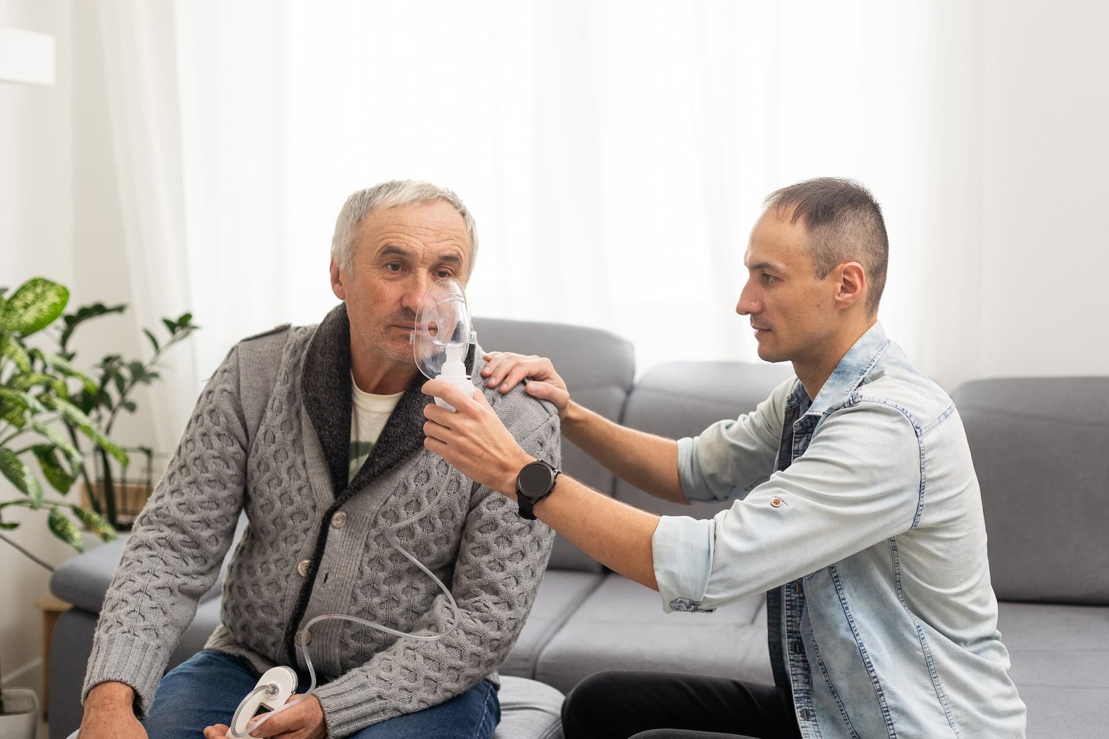 Read more about the article Οξυγόνο στο σπίτι: Όσα πρέπει να ξέρετε για την κατ’ οίκον οξυγονοθεραπεία