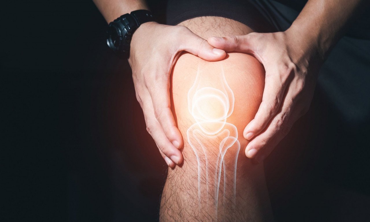 You are currently viewing Αρθρίτιδα γόνατος: Η μικρή αλλαγή που επιβραδύνει τη φθορά του χόνδρου και τον πόνο στα γόνατα