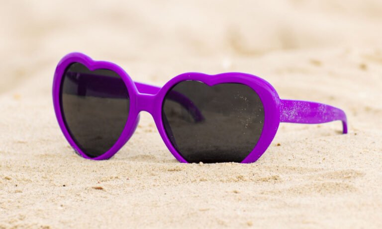 Read more about the article Τι πρέπει να κάνετε αν μπει στα μάτια σας άμμος ή καπνός από τσιγάρο