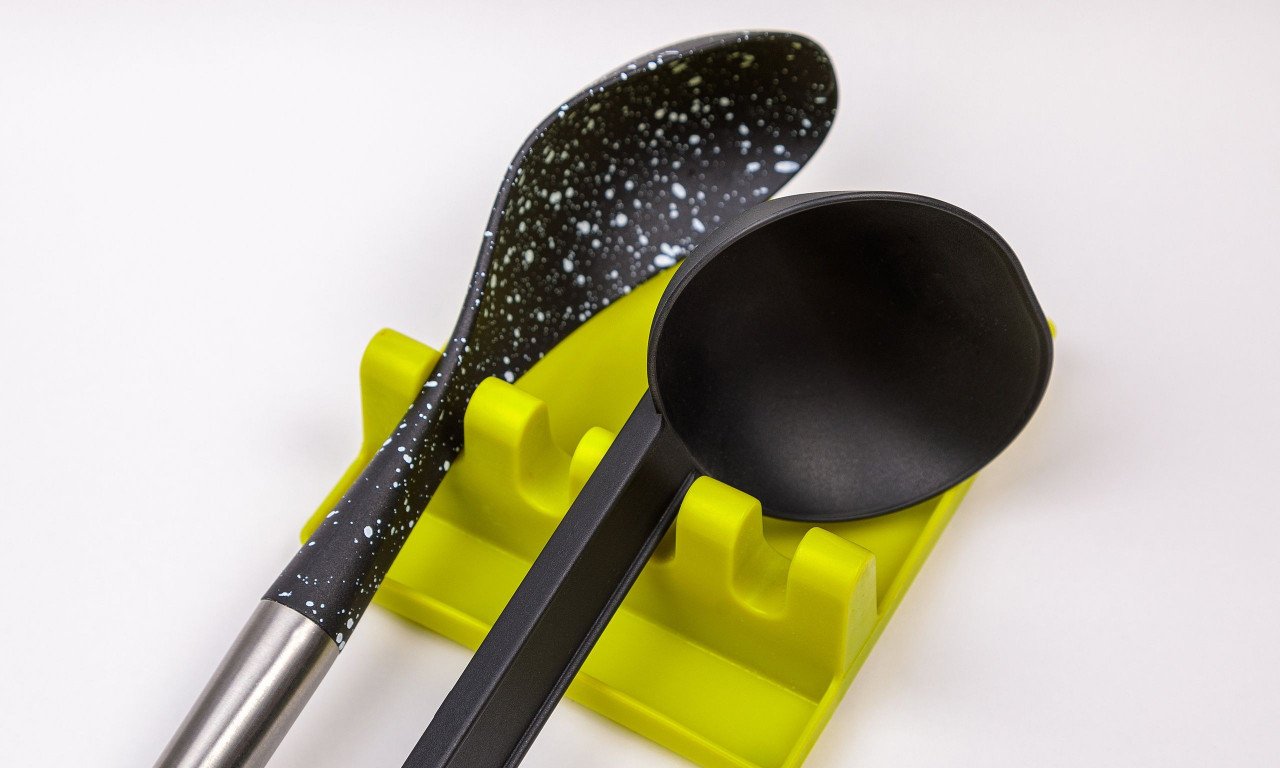 You are currently viewing 6 αντικείμενα κουζίνας που αφήνουν μικροπλαστικά στο φαγητό των παιδιών