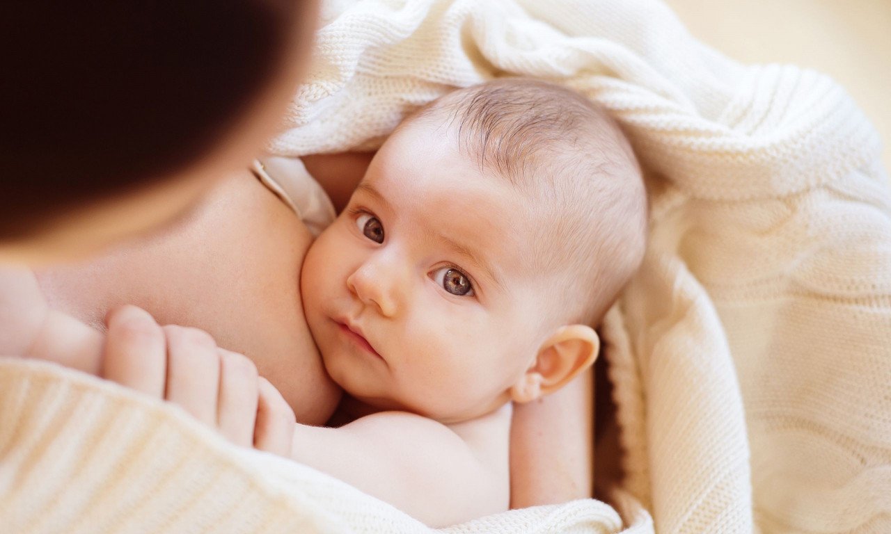 You are currently viewing Θηλασμός: Πόσο μειώνει τον κίνδυνο καρδιακών παθήσεων για τη μητέρα