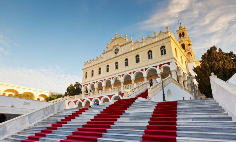 Read more about the article Τι προσέχουμε όταν προσκυνάμε μια εικόνα σε εκκλησία