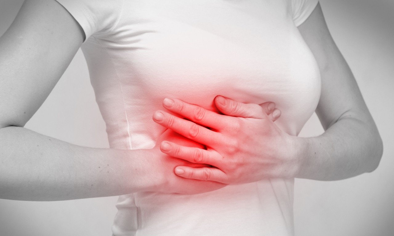 You are currently viewing Εξάνθημα κάτω από το στήθος: Πώς μοιάζει ανάλογα με την αιτία του – Αντιμετώπιση