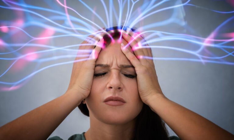 Read more about the article Πώς ημικρανία, πονοκέφαλος τάσης και υπερβολική χρήση φαρμάκων διαλύουν την υγεία μας – Έρευνα