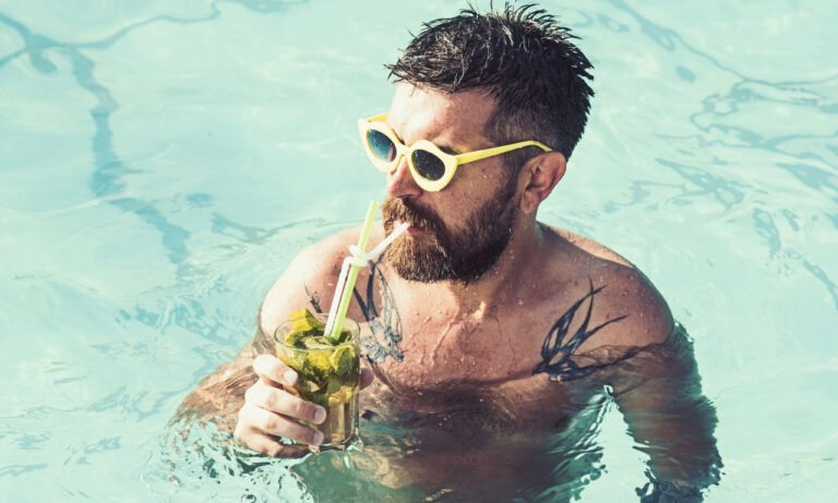 Read more about the article Υπερβολική κατανάλωση αλκοόλ το καλοκαίρι: Οι σοβαροί κίνδυνοι