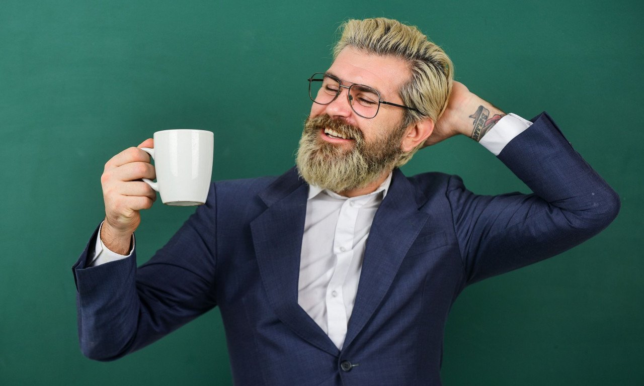 You are currently viewing Τι προκαλεί στον εγκέφαλο ο πρωινός καφές