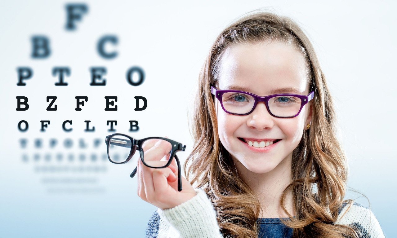 You are currently viewing Οι τροφές που μειώνουν τον κίνδυνο μυωπίας στα παιδιά