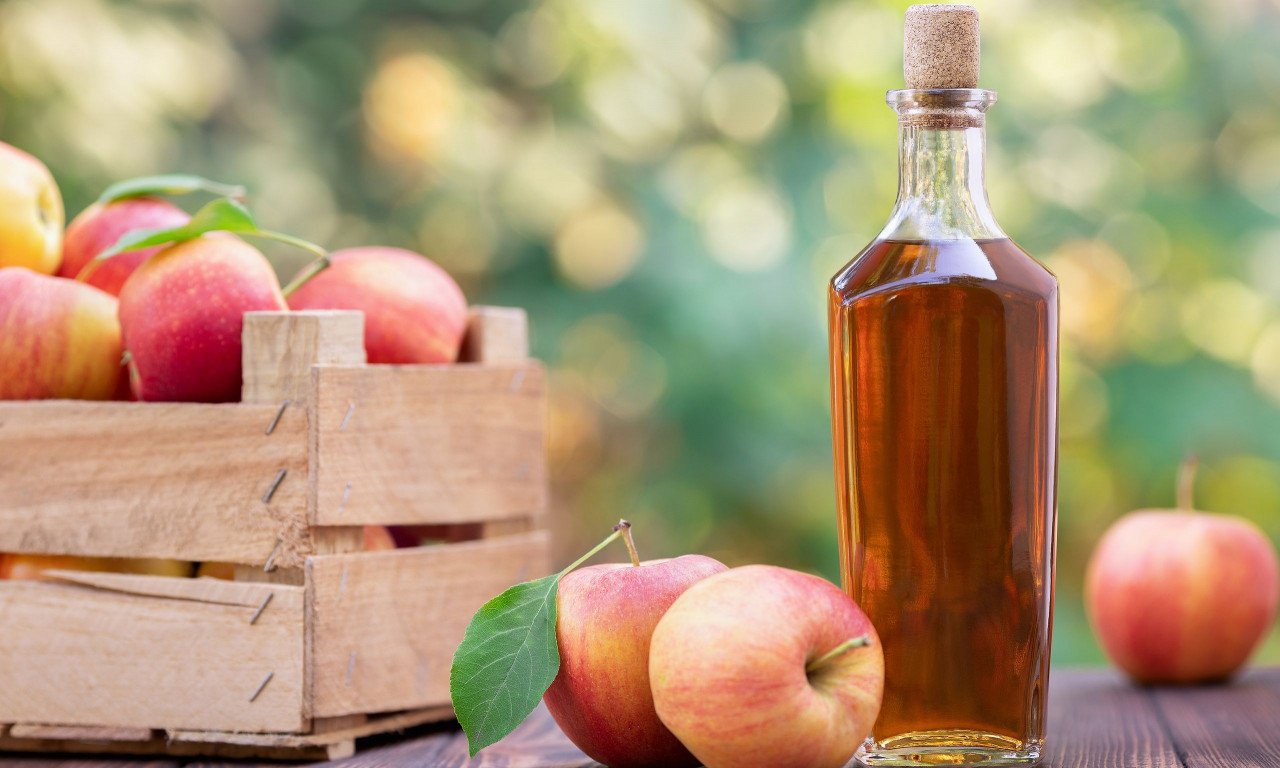 You are currently viewing Τα 7 οφέλη του μηλόξιδου για την υγεία όταν το πίνετε πριν κοιμηθείτε