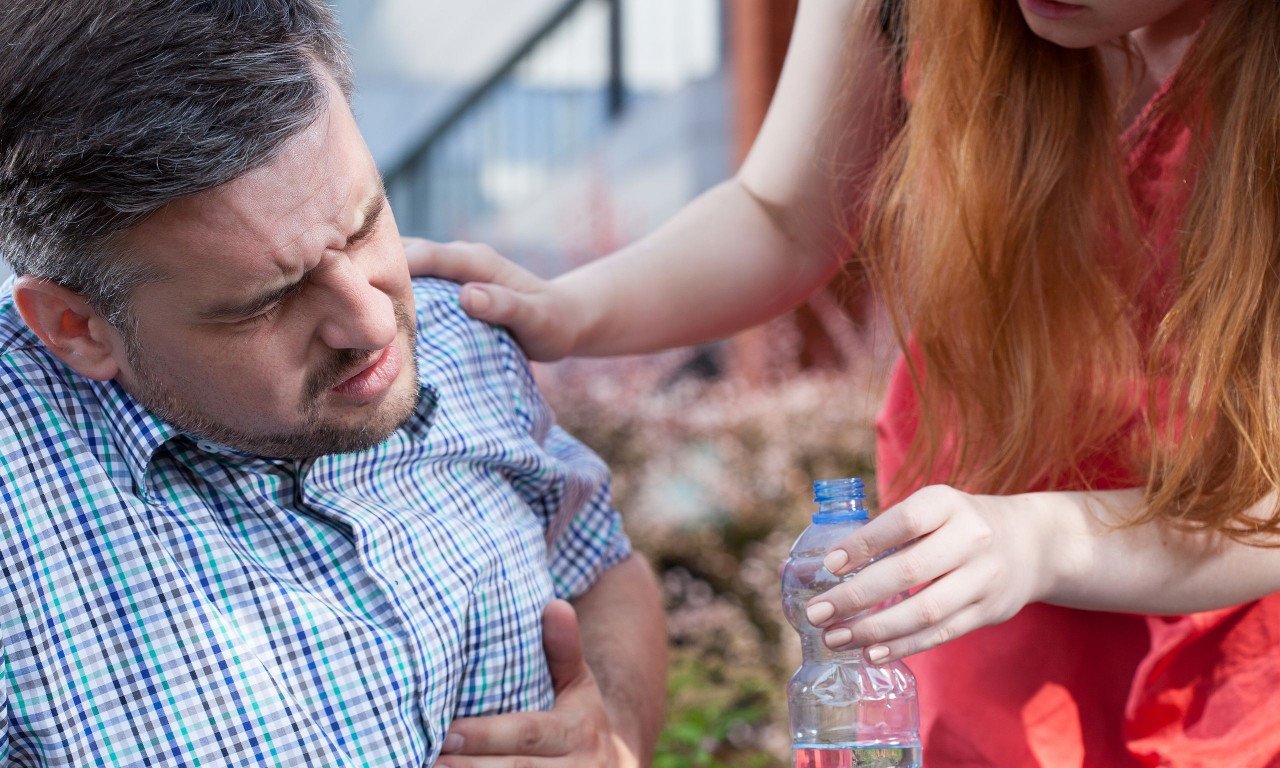 You are currently viewing Αίσθημα παλμών στην καρδιά: Πότε χρειάζεται να πιείτε νερό