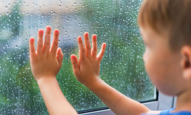 Read more about the article Τα συμπτώματα υγείας από την υγρασία στο σπίτι τον χειμώνα – Πώς να την μειώσετε