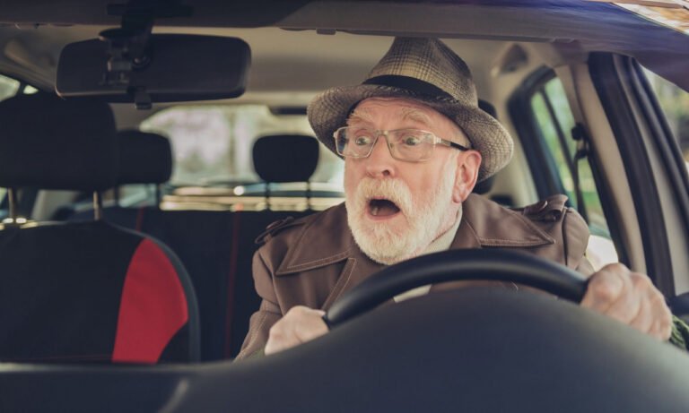 Read more about the article Τα πρώτα σημάδια γνωστικής εξασθένησης φαίνονται στην οδήγηση – Τι παρατηρείται