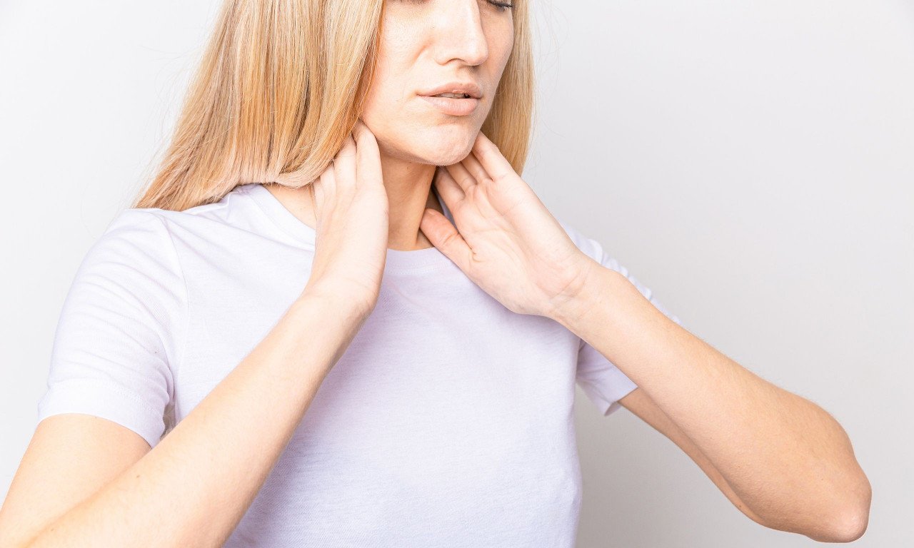 You are currently viewing Συμπτώματα βρογχοκήλης: Προειδοποιητικά σημάδια στον θυρεοειδή που δεν πρέπει να χάσετε