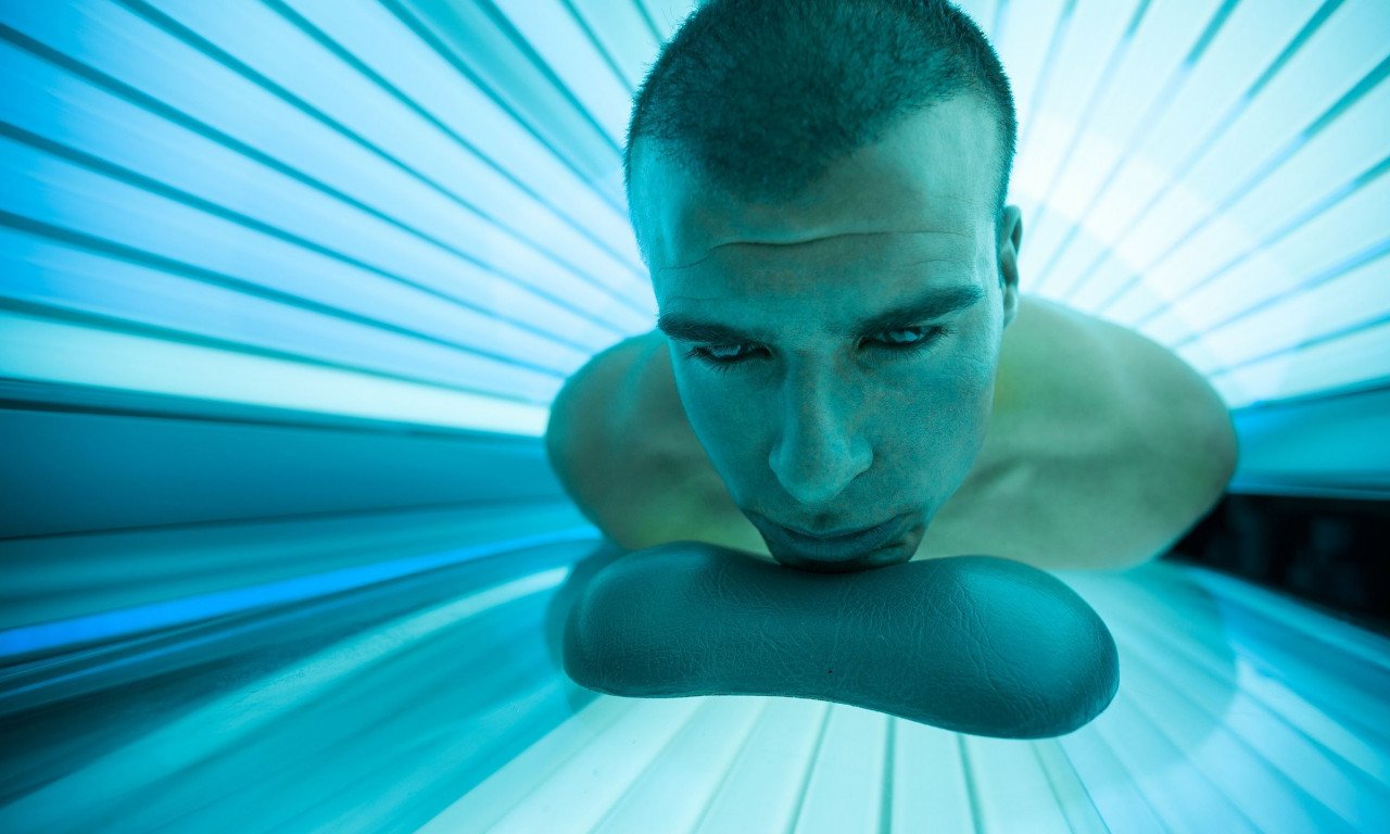 You are currently viewing Καταδικαστική νέα έρευνα για τα σολάριουμ: Τριπλασιάζουν τον κίνδυνο μελανώματος