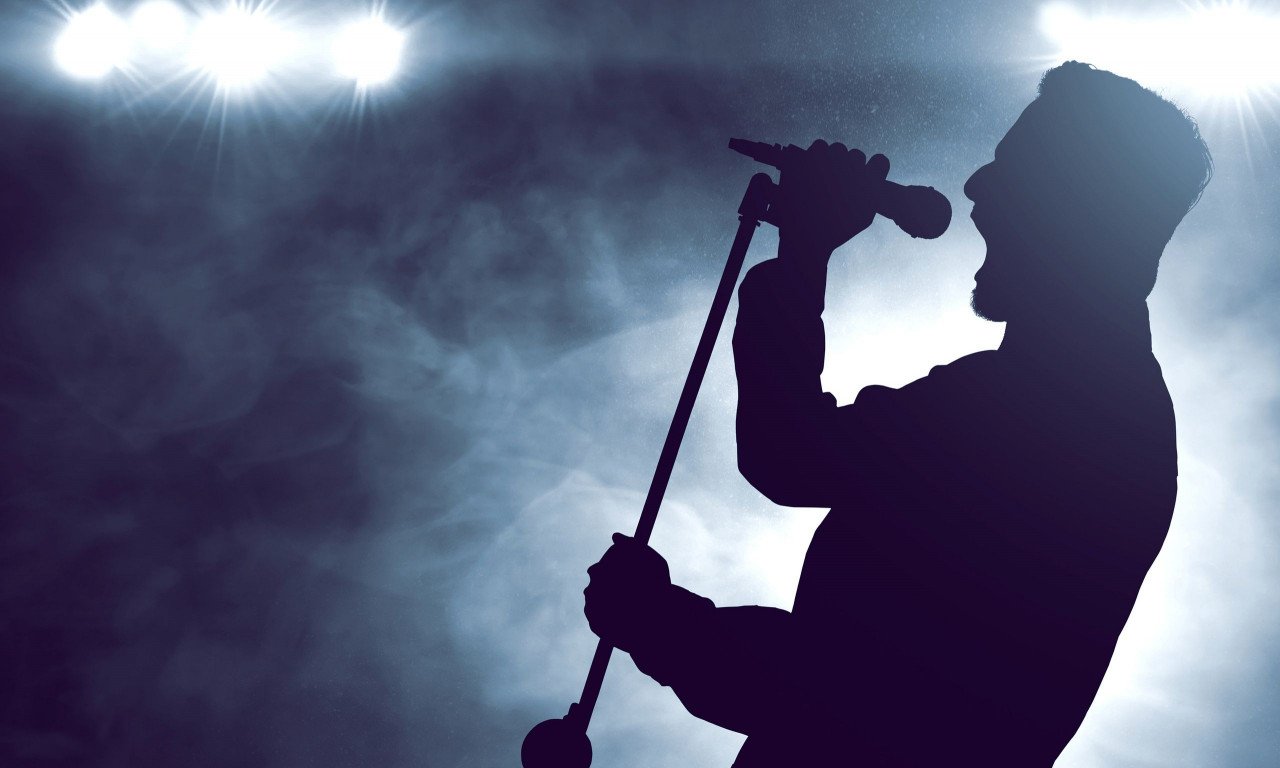 You are currently viewing Οι διάσημοι τραγουδιστές πεθαίνουν 4 χρόνια νωρίτερα από μη διάσημους – Απίστευτα πιστευτή έρευνα