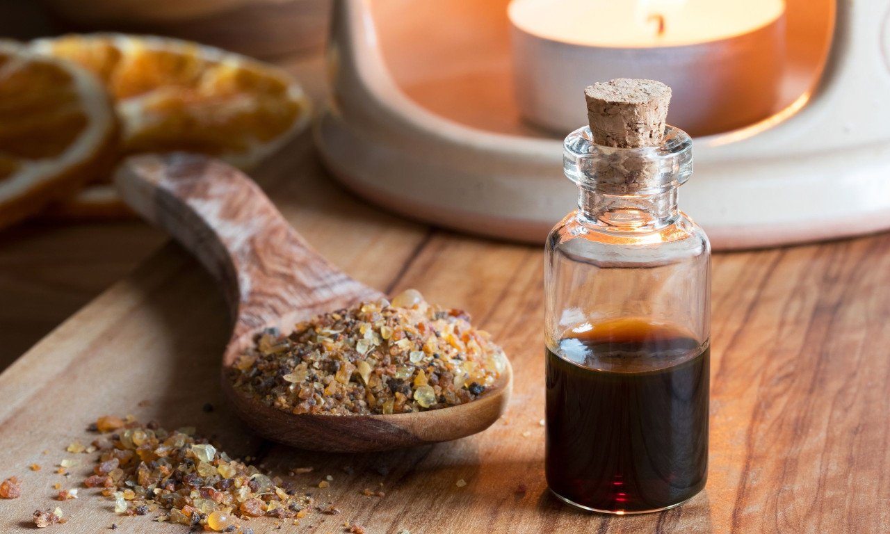 You are currently viewing Μύρο (σμύρνα): Ιδιότητες – Πού και πώς το χρησιμοποιούμε