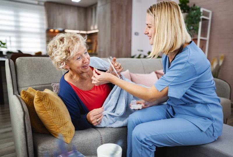 Νοσηλεία Κατ' Οίκον - νοσηλεία στο σπίτι - νοσοκόμος στο σπίτι